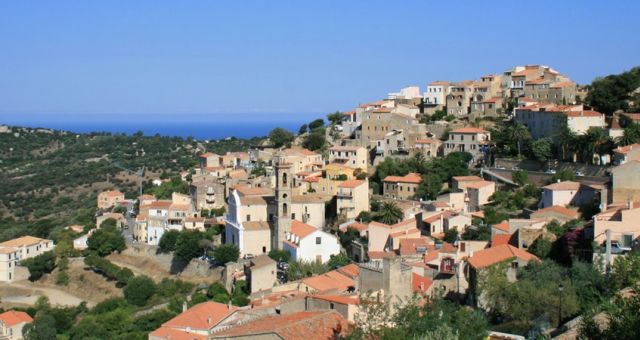 Summer Holidays : Visit the village of Lumio