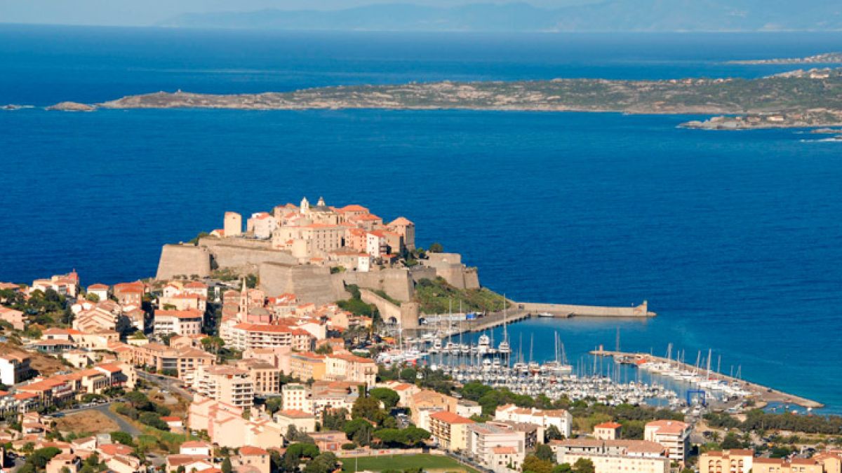 Discover the town of Calvi