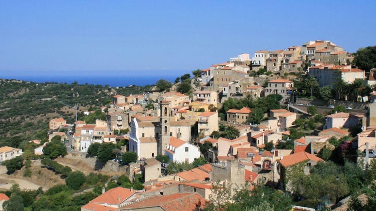 Summer Holidays : Visit the village of Lumio