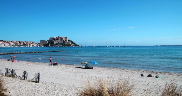 Going on holidays in Corsica: yes, but when?